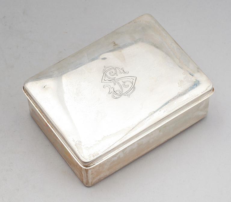 CIGARRLÅDA, silver, CG Hallberg, Stockholm 1944. Vikt med inredning ca 304 g.