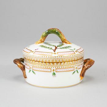 SOCKERSKÅL/LOCKASK/NIPPERASK, porslin, "Flora Danica", Royal Copenhagen, 1900-tal.