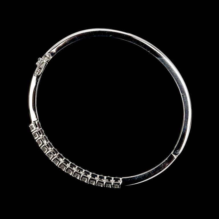 ARMRING, briljantslipade diamanter, tot. 0.72 ct.