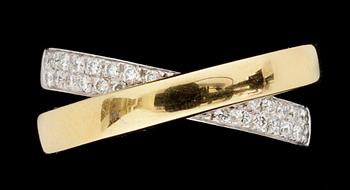 786. RING, guld med diamanter.