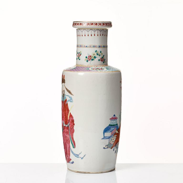 A famille rose roleau vase, late Qing dynasty, 19th Century.