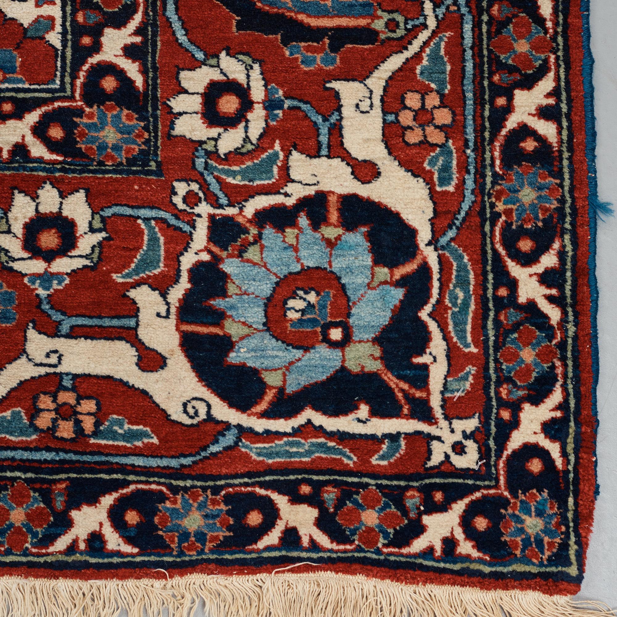 A carpet, semi-antique Veramin, ca 317-323 x 196-200 cm.