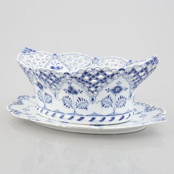 A 'Blue Fluted Full Lace' / 'Musselmalet' Fruit Bowl and Stand, Royal Copenhagen, model number 1059 and 1060, 1898-1923.