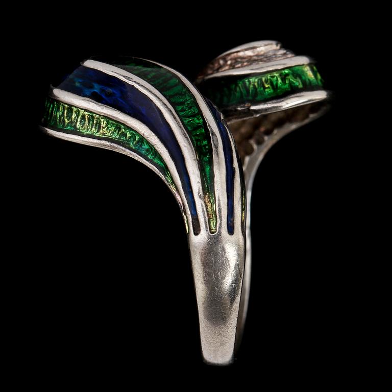 RING, silver och emalj, 1900-talets senare hälft. Vikt 4 g.