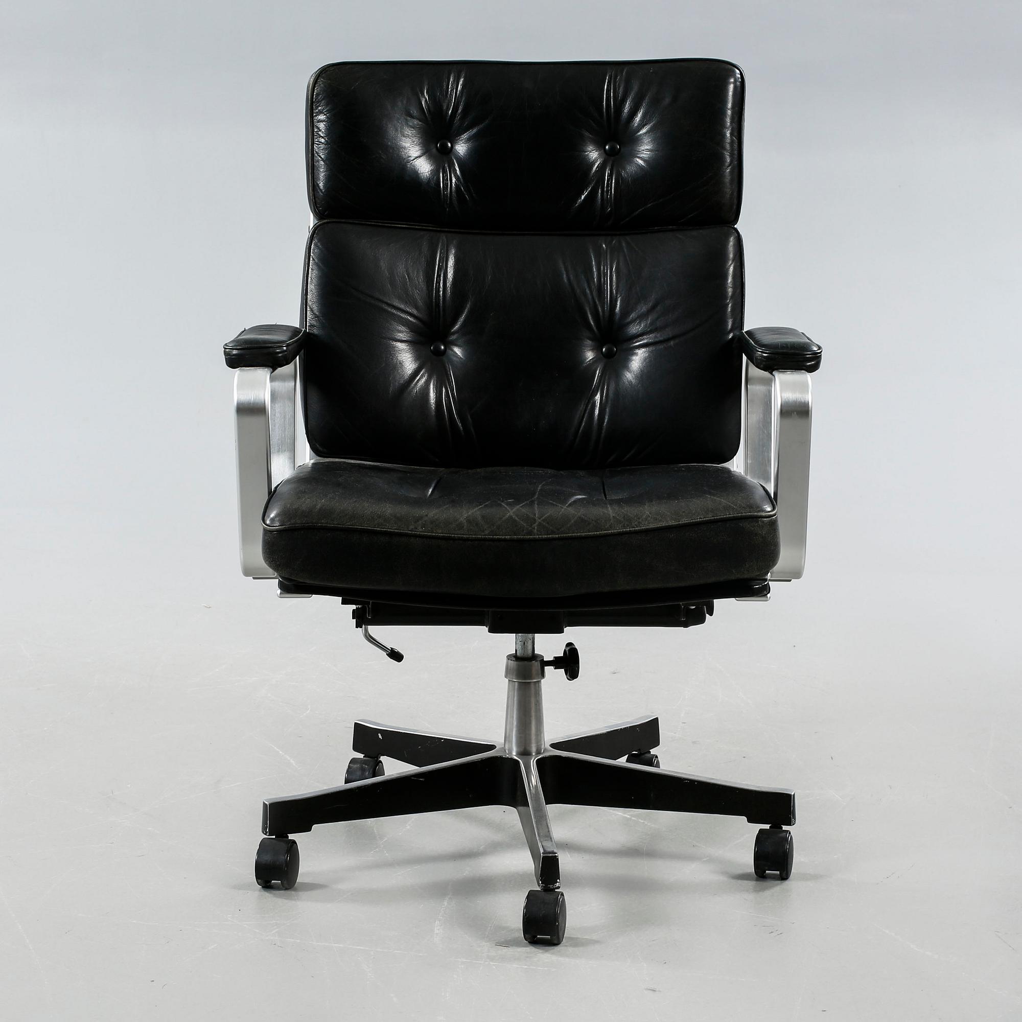 A 1970/80s office chair by Karl Erik Ekselius.