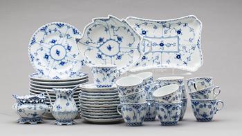KAFFESERVIS, porslin, 28 delar,  "Musselmalet" Royal Copenhagen.