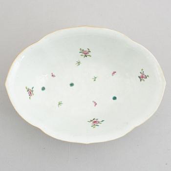 A porcelain bowl, China, Qing dynasty, end of the 19th century.