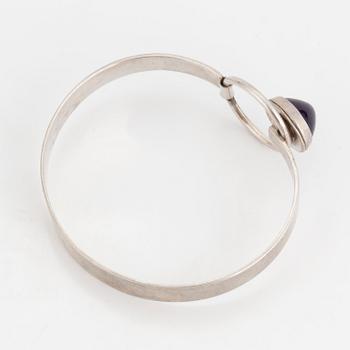 ARVO SAARELA, armring, silver och ametist, Enköping, 1976.