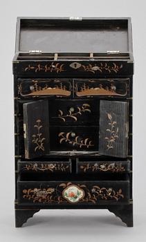 MINIATYRSKÅP, Orientalisk, 1900-tal.
