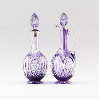 VINKARAFFER, 2 st, glas/kristall, möjligen Böhmen, 1900-talets första hälft.