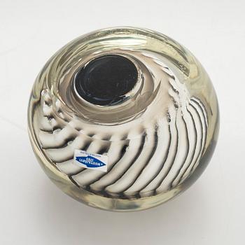 Oiva Toikka, a glass paper weight, / sculpture. signed Oiva Toikka Nuutajärvi Notsjö.