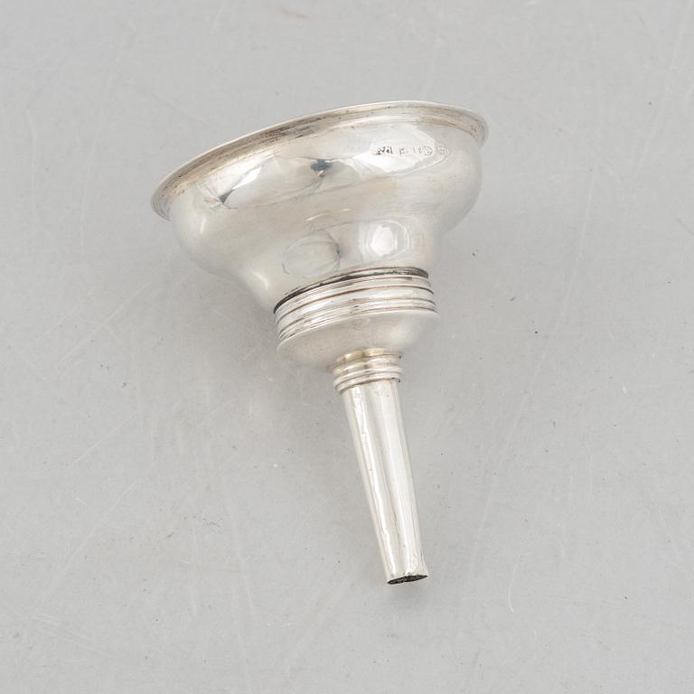 An Irish silver wine funnel, mark of William Bond, Dublin 1804.