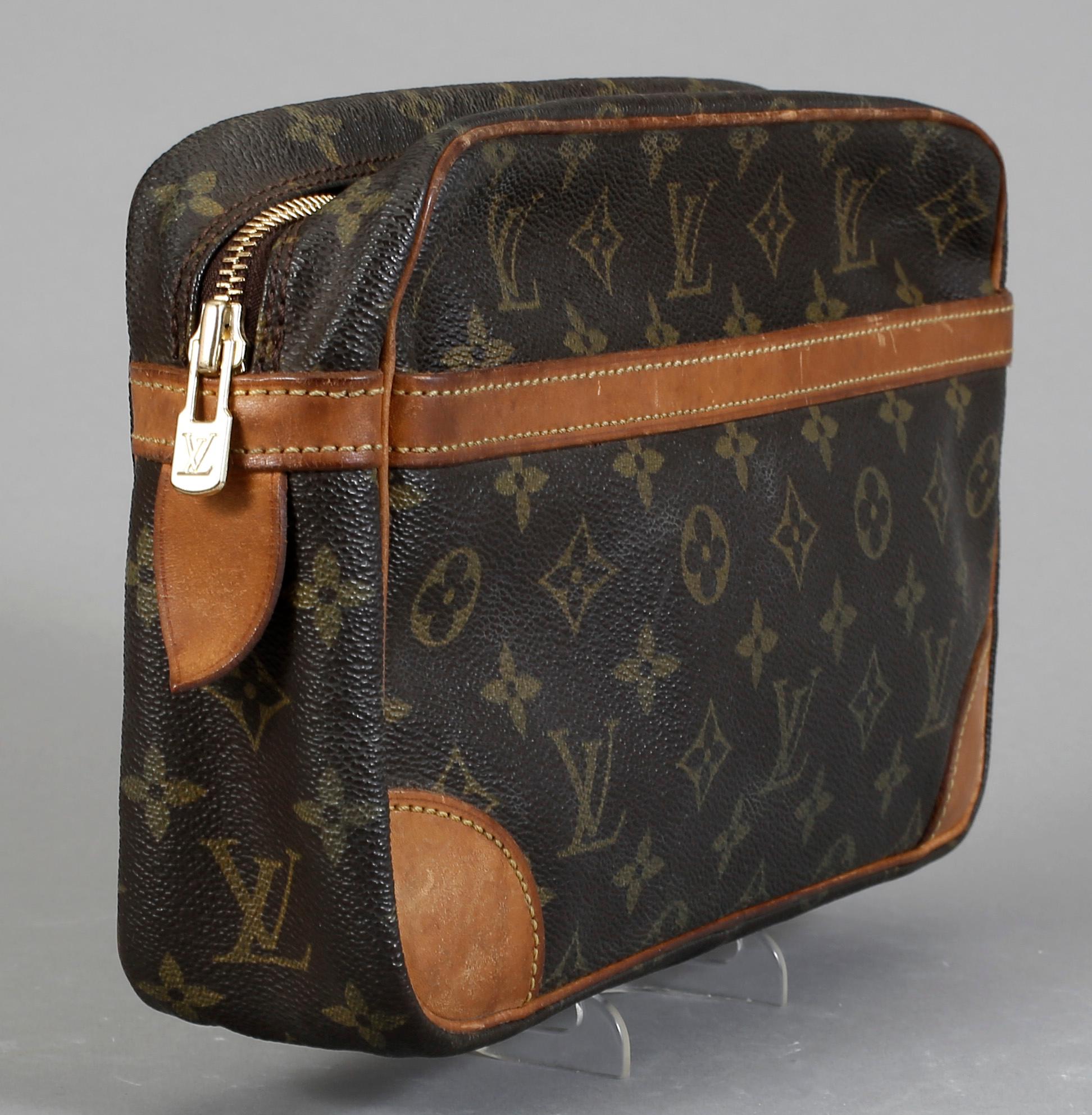 NECESSÄR, Louis Vuitton.