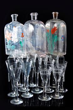 Snaspflaskor samt glas 7+11 st 1900-talets början.