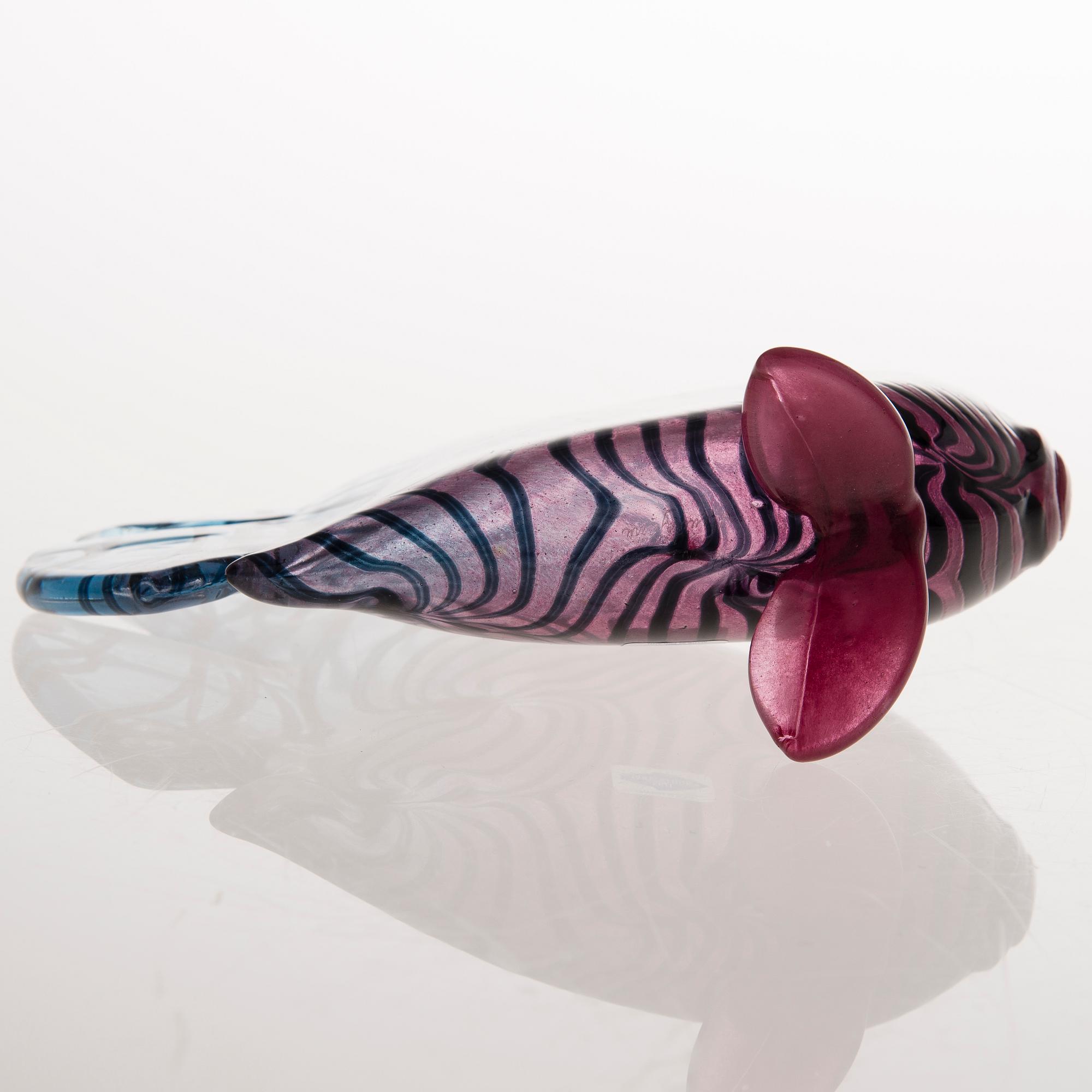 KERTTU NURMINEN,  LASIVEISTOS, signeerattu K. Nurminen Nuutajärvi.