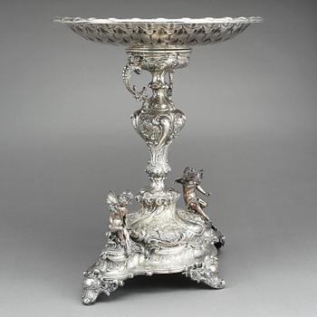 UPPSATSSKÅL, 830 silverhalt, C F Carlman, nyrokoko, Stockholm, 1891. Vikt ca 2560 g.