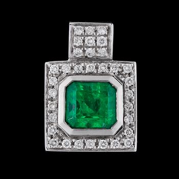 An emerald, app. 1.80 cts, and brilliant cut diamond pendant, tot. app. 0.40 cts.