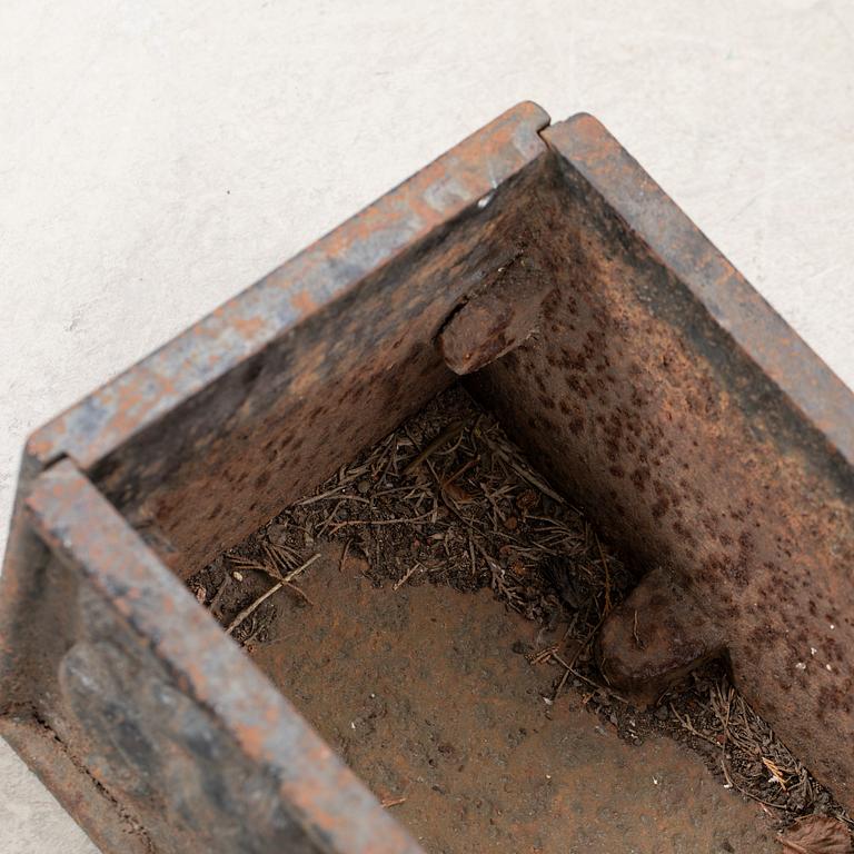 Anna Petrus, "Blomlåda Nr 1", Näfveqvarns bruk.