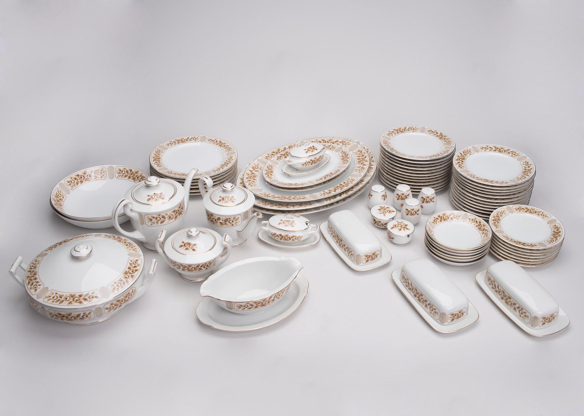 SERVIS, ca 66 delar, "Sone" porslin, Japan 1900-tal.