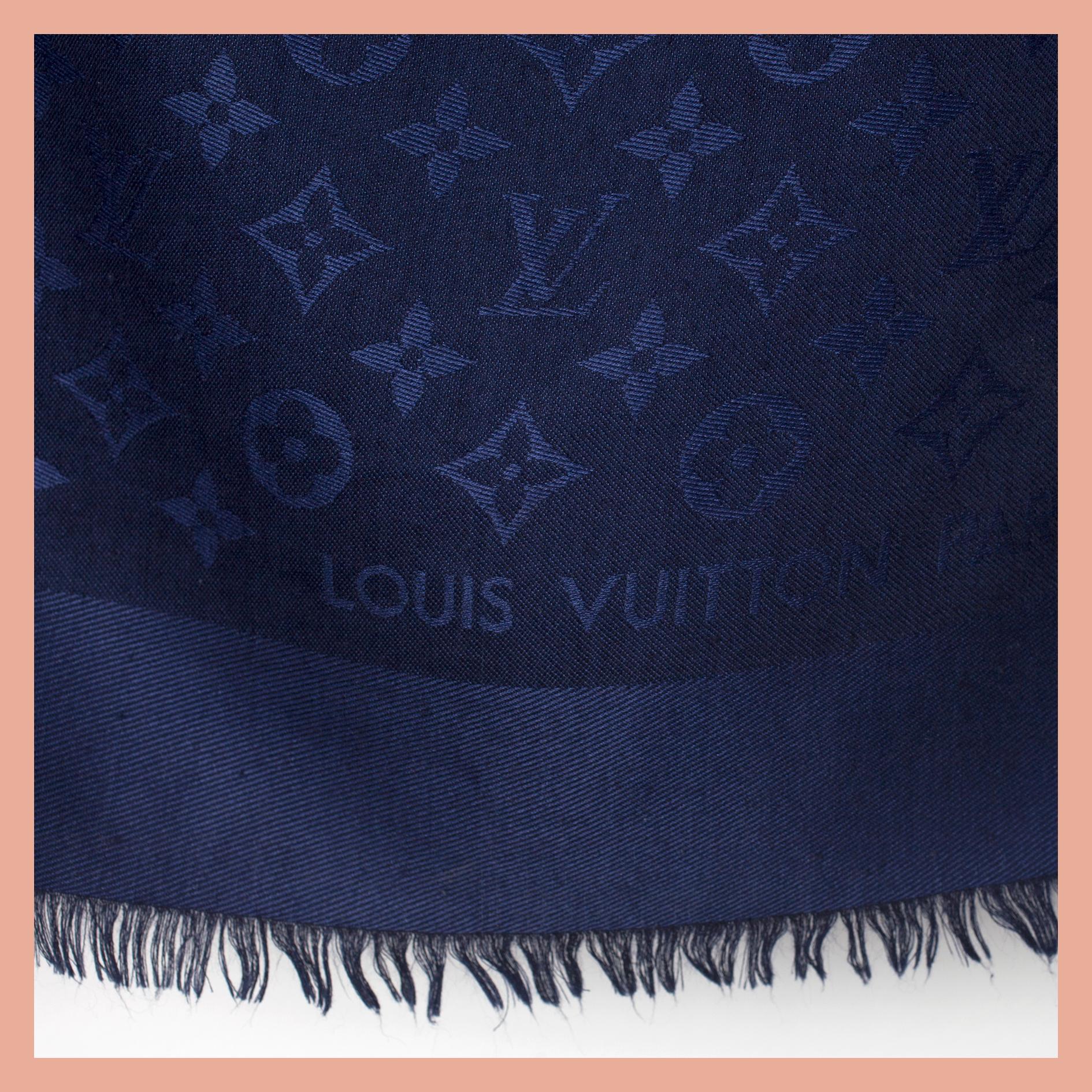 SHAWL, Louis Vuitton.