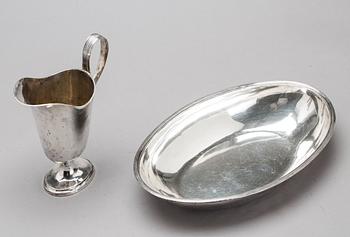 A Swedish early 19th century silver hand-jug and dish, mark of Pehr Zethelius, Stockholm 1809.