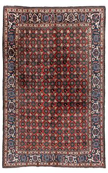 A semi-antique Veramin carpet, ca 315 x 201 cm.