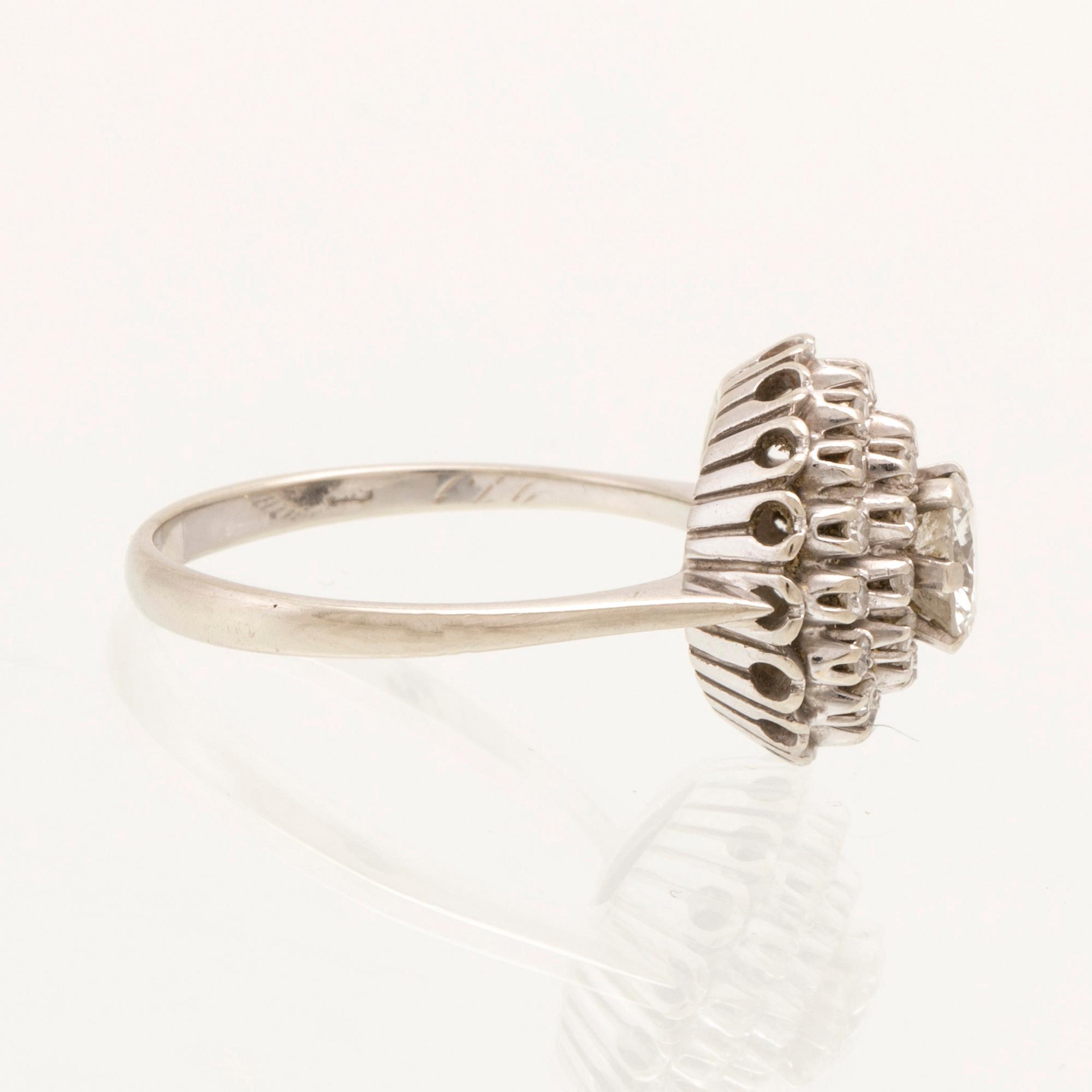 Ring in 18K white gold with round brilliant cut and single cut diamonds.