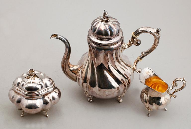 KAFFESERVIS, 3 snarlika delar, silver, svenska importstämplar. Vikt ca 810 g.