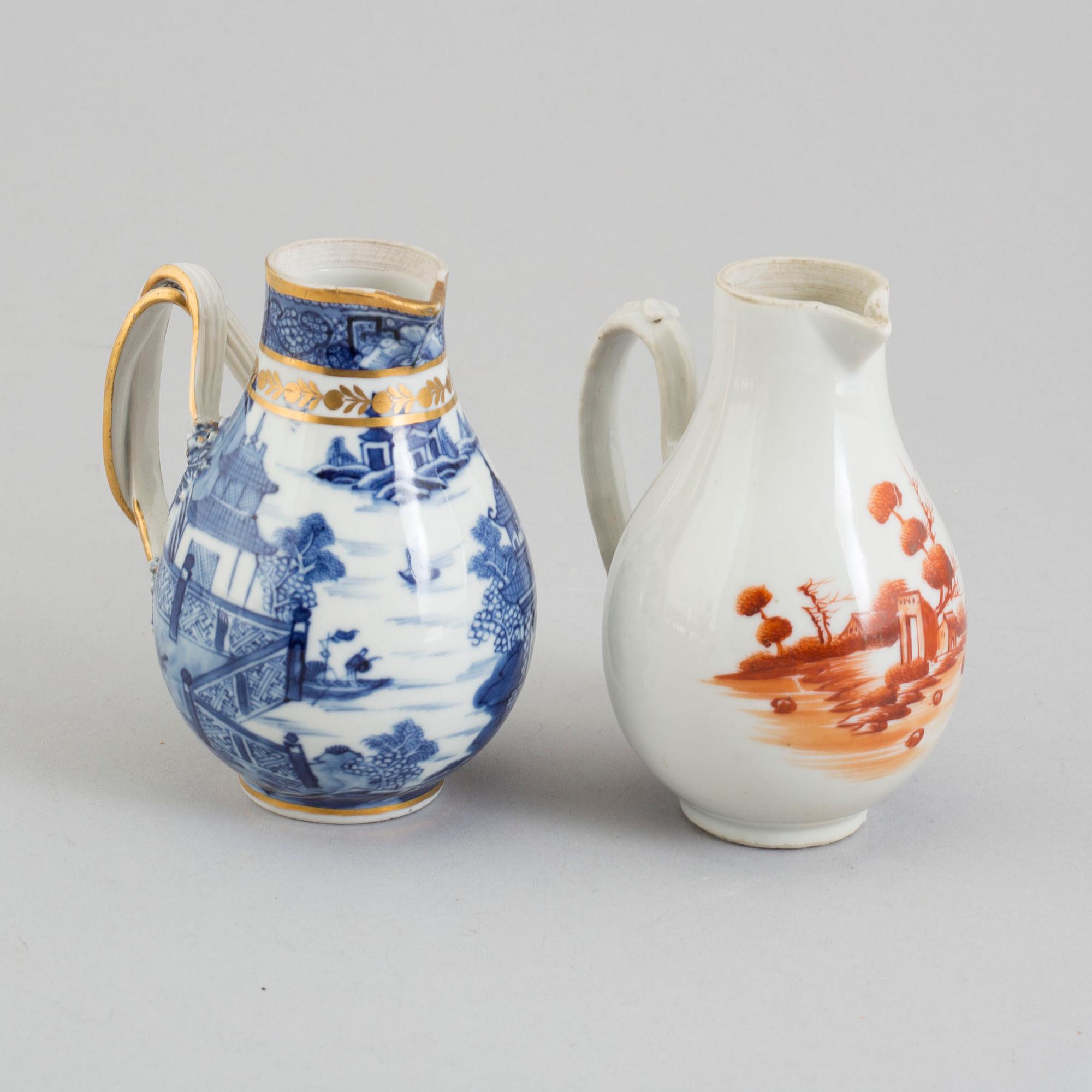 KANNOR, två stycken, porslin. Qingdynasty, Qianlong (1736-95).