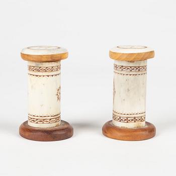 A pair of shakers.