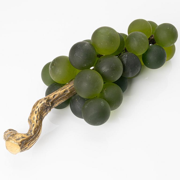 A table decoration, 'French Grapes', Eichholtz, contemporary.