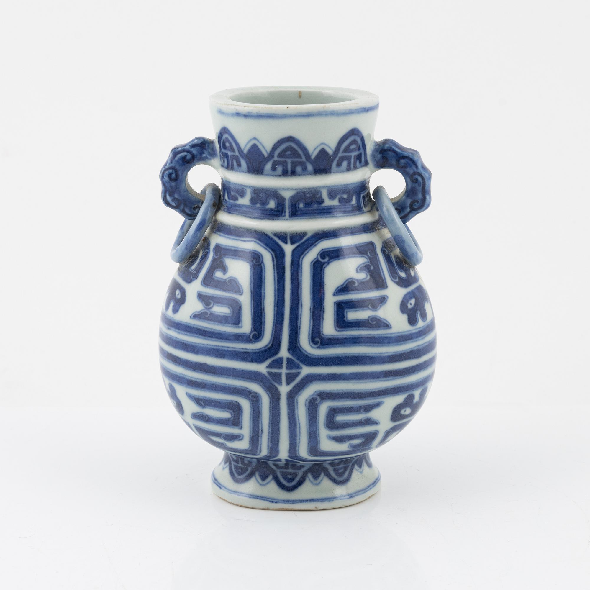 A blue and white chinese bronze shaped vase, 20th Century.