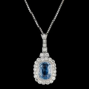 1023. A sapphire 4.75 cts and diamond app. tot. 0.75 cts, pendant.