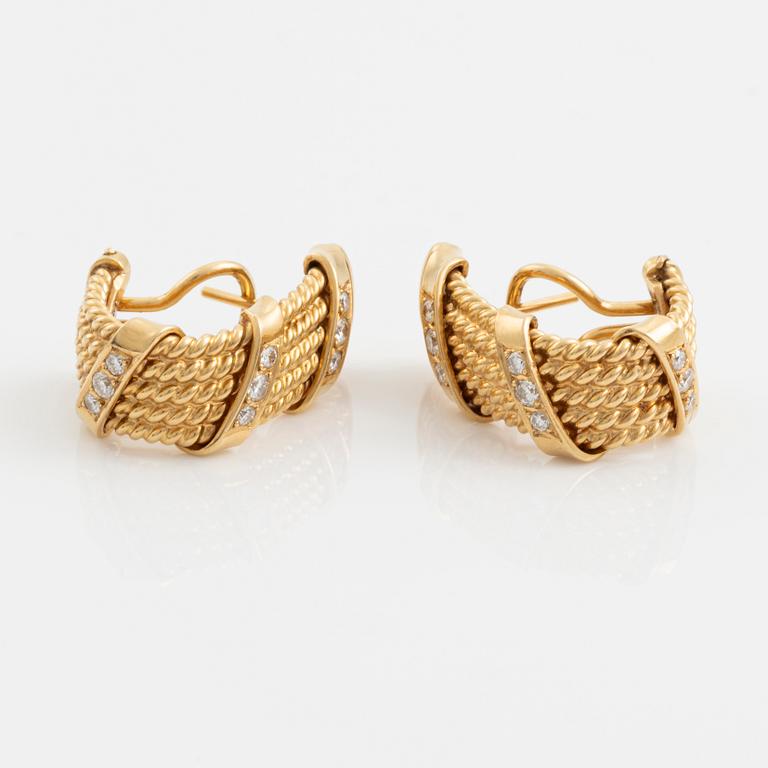 Earrings, hoop earrings, gold with brilliant-cut diamonds.