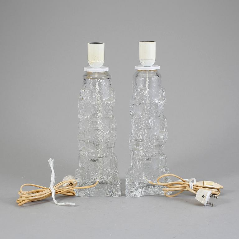 BORDSLAMPOR, ett par, glas, möjligen Reijmyre. 1960-tal.