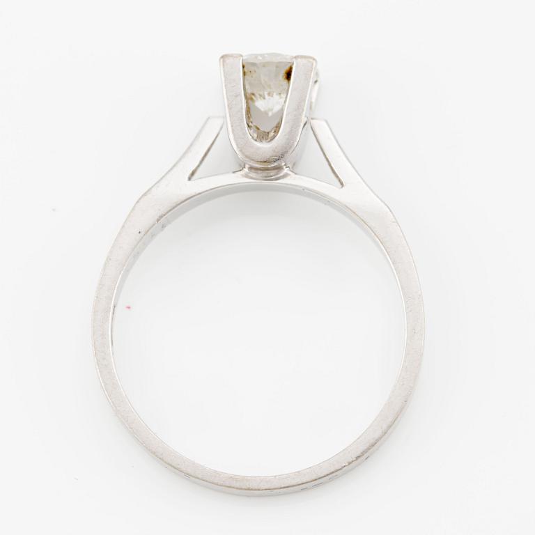 Ring in 18K white gold with a brilliant-cut diamond of 0.61 ct according to the engraving.