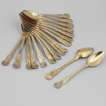 TESKEDAR, 18 st, förgyllt silver, "Engelsk snäck", Gustaf Möllenborg, Stockholm, 1800-talets andra kvartal, vikt 445 g.
