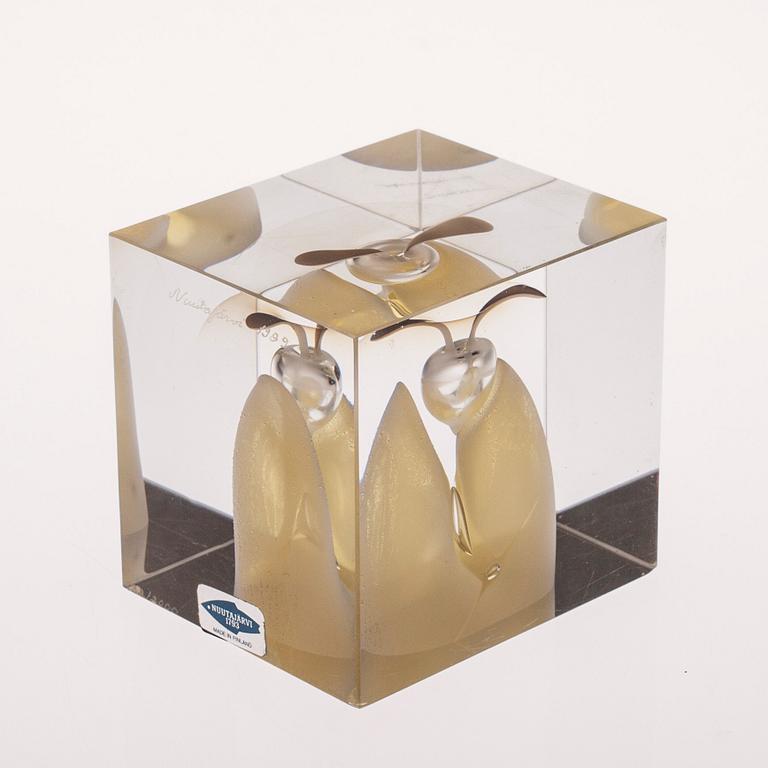 ÅRSKUB, glas, signerad Oiva Toikka, Nuutajärvi 1989, numrerad 232/2000.