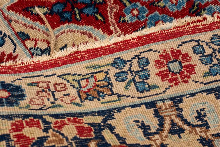 Matto, semi-antique Tabriz, ca 353 x 241 - 245 cm.