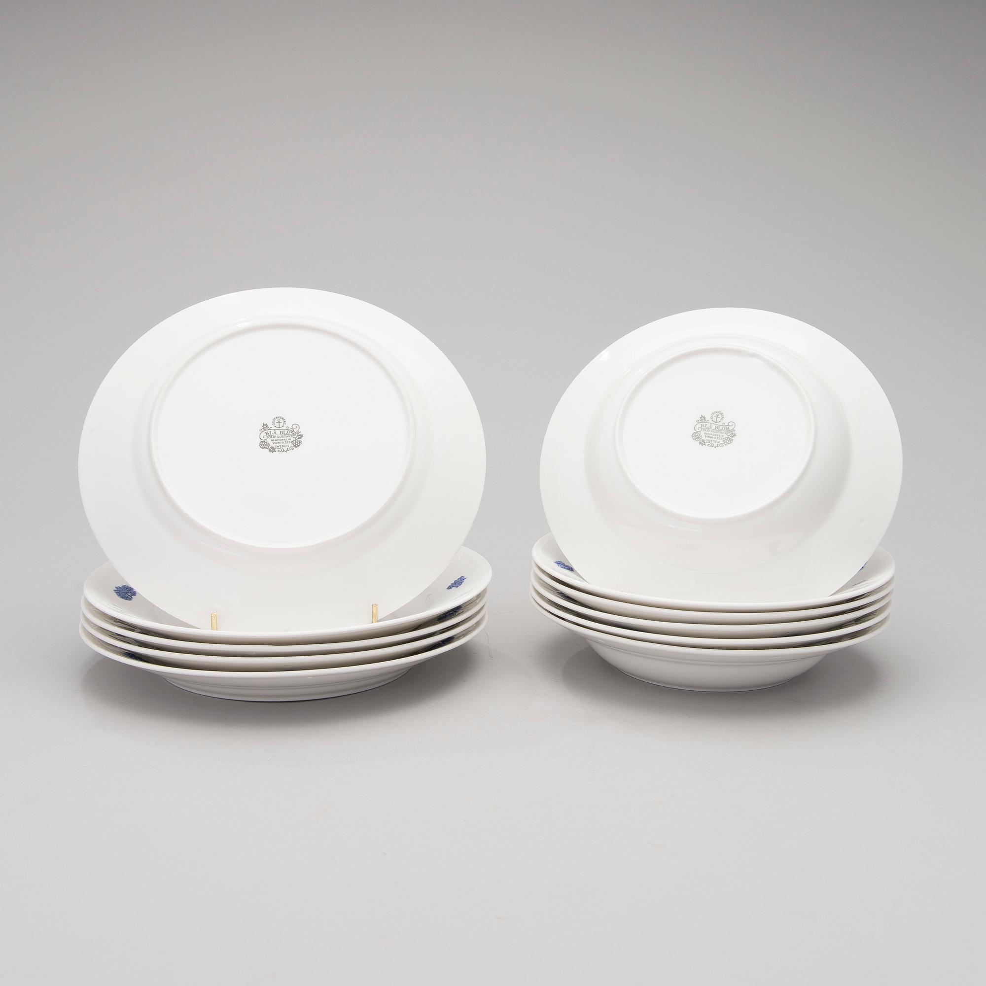 A 43-piece porcelain dinnerware set, "Blå blom", Gustavsberg.