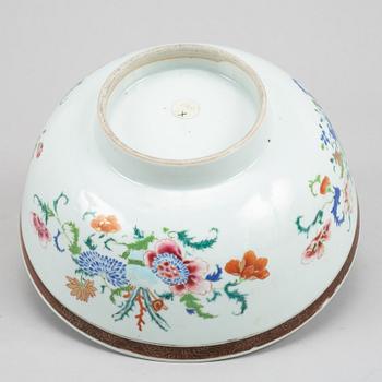 A famille rose punch bowl, Qing dynasty, Qianlong (1736-95).