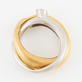 Ole Lynggaard ring "Fidelity" 18K gold and white gold with a round brilliant-cut diamond approximately 0.12 ct.