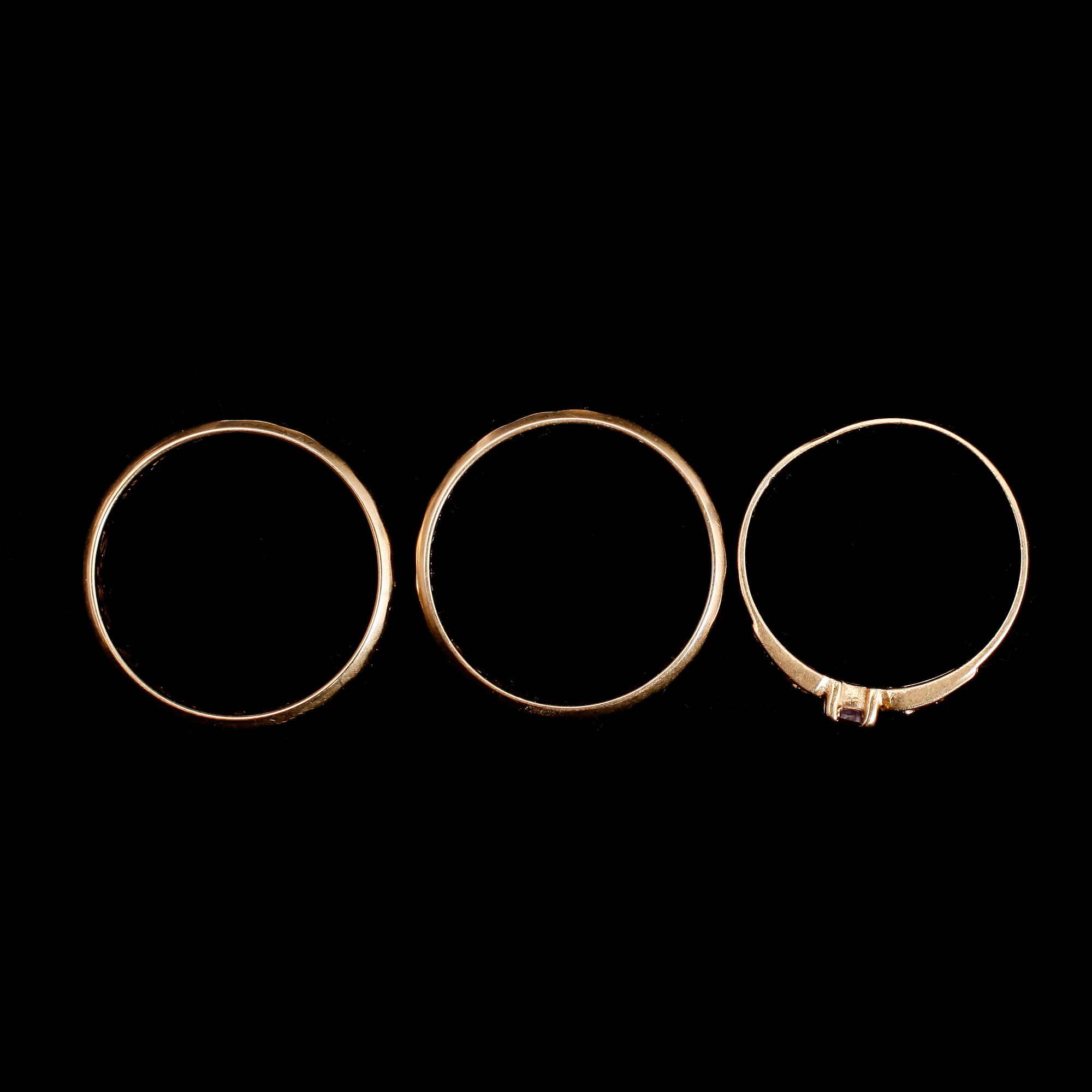 RINGAR, 3 st, 18 k guld. Total vikt 7 g.
