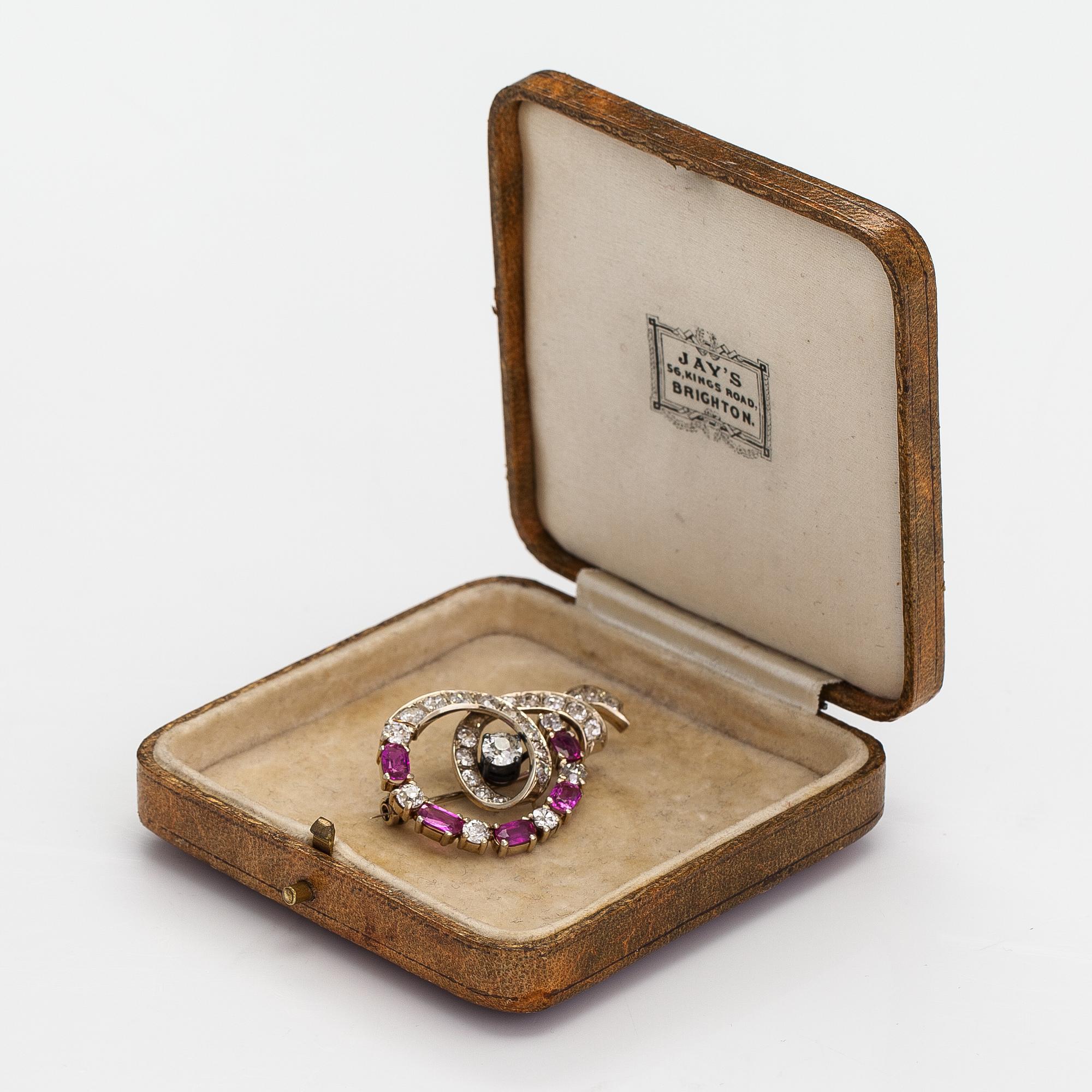 An 18K white gold and silver brooch with old-cut diamonds ca.3.90 ct in total and rubies.