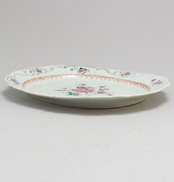 A famille rose dish, Qing dynasty, Qianlong (1736-95).