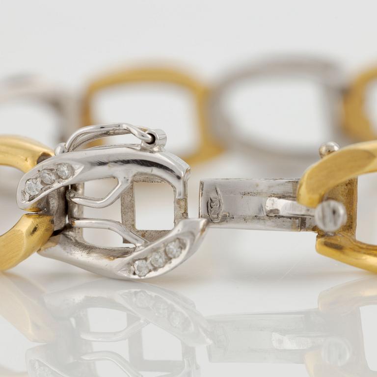 Bracelet 18K gold with eight-cut diamonds.