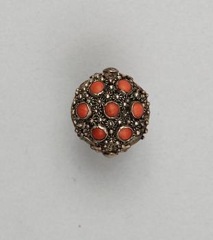 A set of two enamelled decoration elements and a ring, late Qing dynasty.