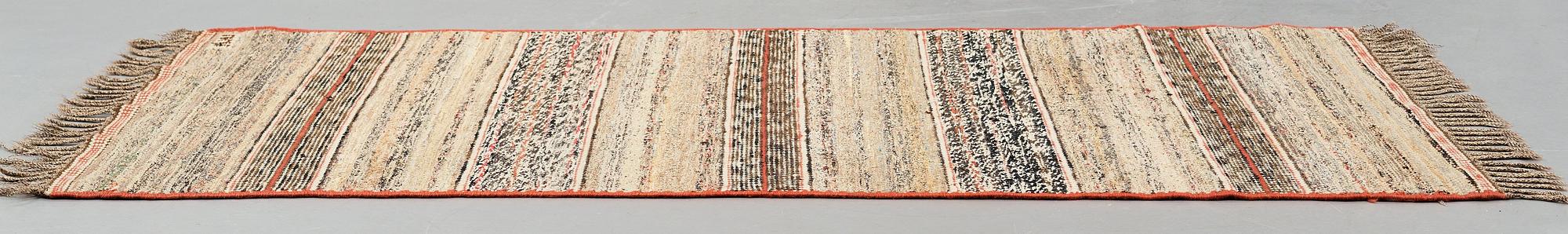 Märta Måås-Fjetterström, MATTA, "T.matta", trasmatta, rölakan, ca 204,5 x 111-113 cm, signerad MMF.