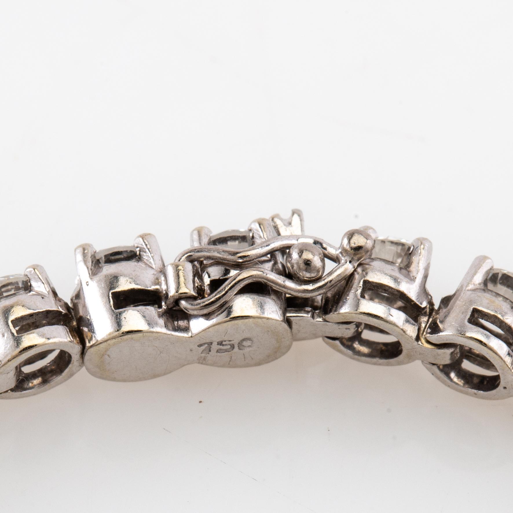 Tennisarmband av 18K vitguld med runda briljantslipade diamanter 3,50 ct totalt, R.Jacot Zermatt Schweiz.