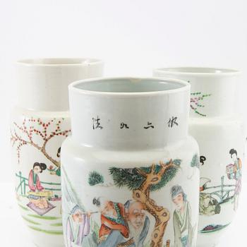 A set of 3 Chinese jars with covers, 20th century.